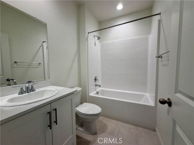 Detail Gallery Image 17 of 29 For 5876 Linden Ave #3, Long Beach,  CA 90805 - 3 Beds | 3/1 Baths