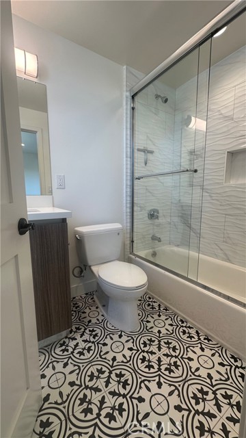4818 Satsuma Avenue, North Hollywood CA: https://media.crmls.org/medias/c12320fb-134d-4a88-a12b-5f043374e2e3.jpg