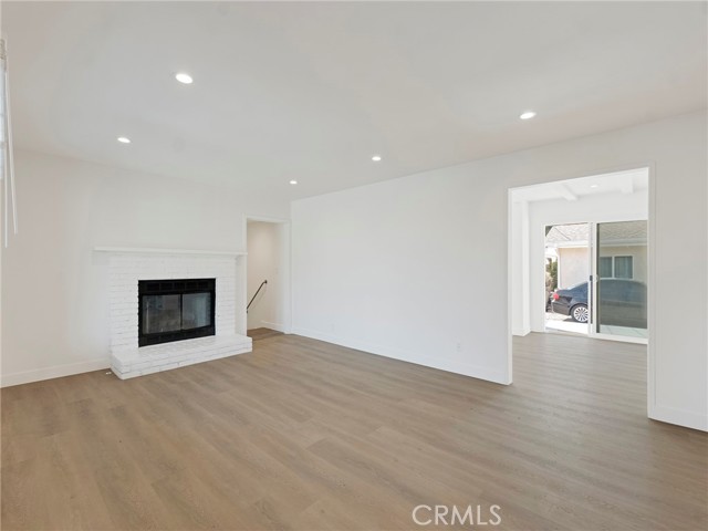 Detail Gallery Image 4 of 34 For 22222 Vanowen, Woodland Hills,  CA 91303 - 5 Beds | 2 Baths