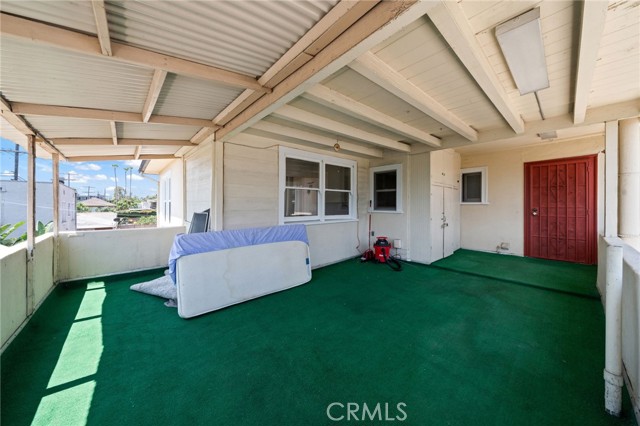 1412 S Victoria Avenue, Los Angeles CA: https://media.crmls.org/medias/c1239926-4c2d-4b6a-8f6e-1327f64abdf3.jpg