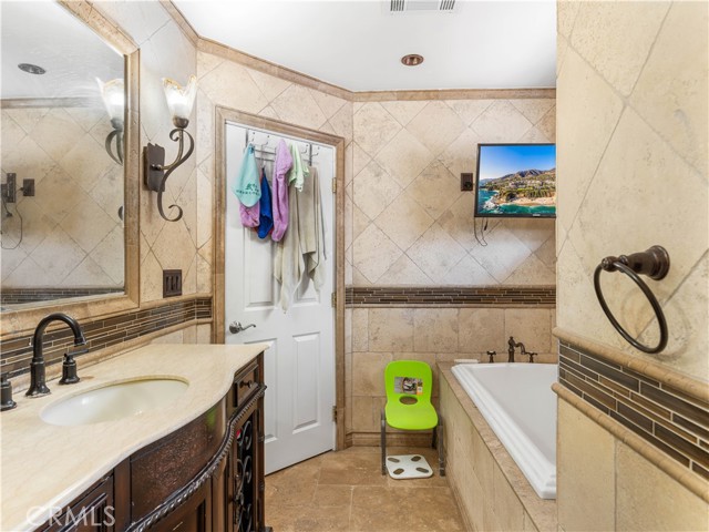 Detail Gallery Image 31 of 53 For 4215 Lynoak Dr, Claremont,  CA 91711 - 4 Beds | 3 Baths