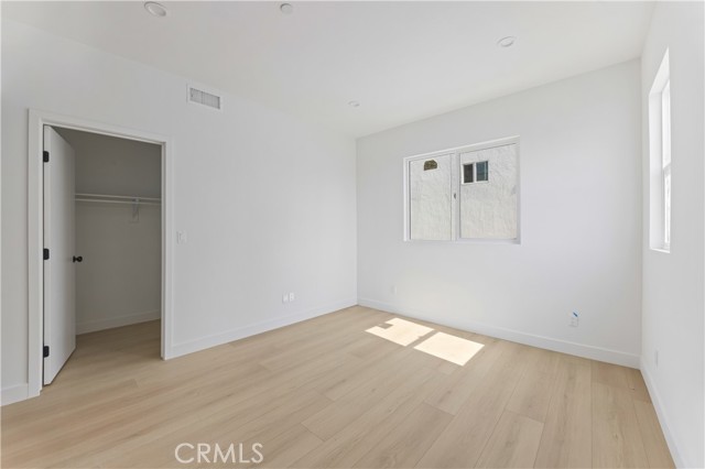 Detail Gallery Image 9 of 12 For 4511 Rosewood Ave #1/2,  Los Angeles,  CA 90004 - 4 Beds | 4/1 Baths