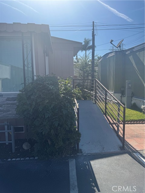 8819 Park, Bellflower CA: https://media.crmls.org/medias/c124af7b-2028-4603-be30-e6caef1d5664.jpg