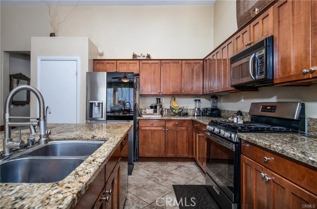 Detail Gallery Image 8 of 24 For 1451 Daybreak Way, Beaumont,  CA 92223 - 4 Beds | 2/1 Baths