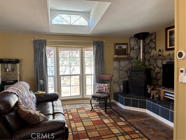 4060 Indian Peak Road, Mariposa CA: https://media.crmls.org/medias/c1257ee0-caee-479e-8752-a844394e89de.jpg