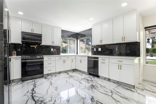 20128 Cavern Court, Saugus CA: https://media.crmls.org/medias/c126a4e4-5e83-4310-ae5d-ad5ee42f5a98.jpg