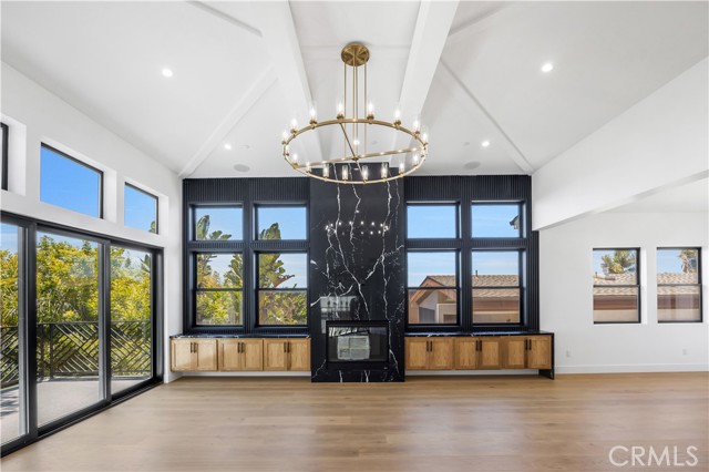 926 17th St, Hermosa Beach CA: https://media.crmls.org/medias/c1277098-dcbc-49a5-b658-0b6b92d7b733.jpg