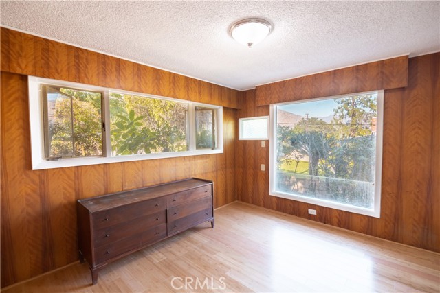 318 E Laurel Avenue, Sierra Madre CA: https://media.crmls.org/medias/c127952e-6dd0-4779-8dea-48864c37c4f6.jpg