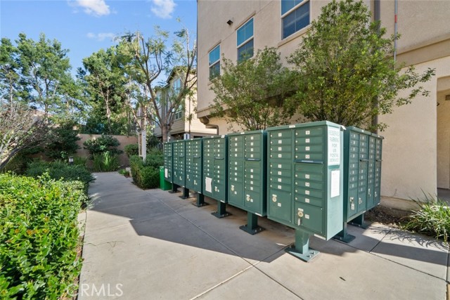 Detail Gallery Image 2 of 47 For 7214 N Chestnut, Van Nuys,  CA 91405 - 2 Beds | 3 Baths