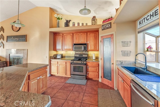 Detail Gallery Image 14 of 43 For 23053 Roundup Way, Apple Valley,  CA 92308 - 3 Beds | 2/1 Baths