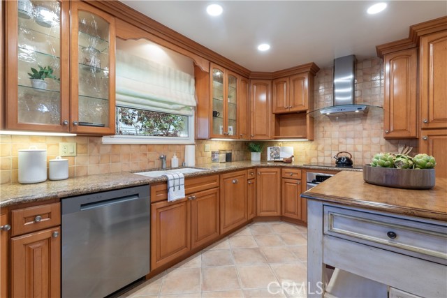 2054 Pattiz Avenue, Long Beach CA: https://media.crmls.org/medias/c128f242-13e9-400a-a90f-612eade9930b.jpg