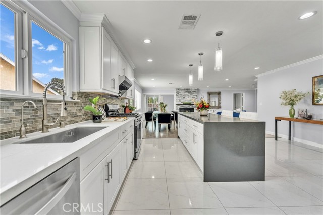 1954 Los Cerros Drive, Diamond Bar CA: https://media.crmls.org/medias/c129a7f1-4301-47ba-9cea-ed67accb8b33.jpg