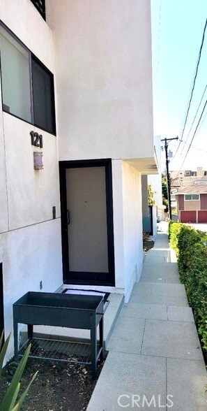 Image 12 of 26 For 121 Walnut Avenue