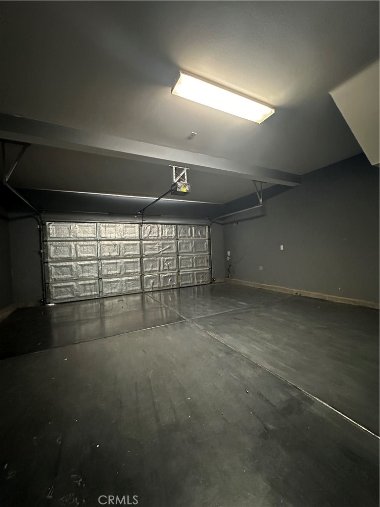 https://media.crmls.org/medias/c12a79dc-15af-4329-9500-e4c143af0c1c.jpg?preset=X-Large