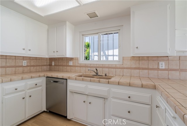 Detail Gallery Image 12 of 38 For 4906 Garnet St, Torrance,  CA 90503 - 4 Beds | 3 Baths