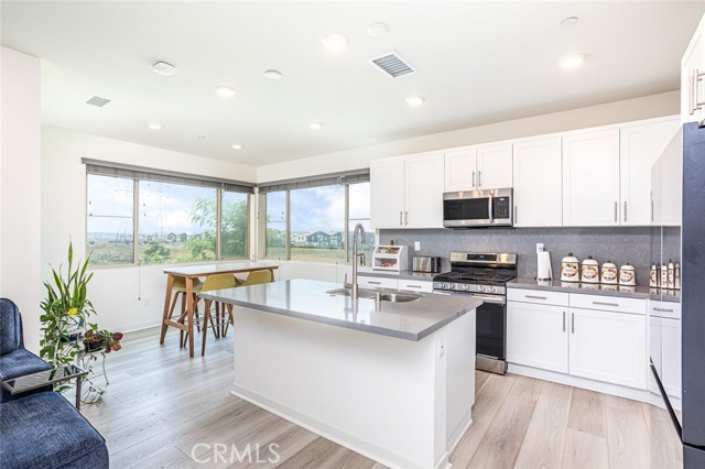 3580 E Peckham Paseo, Ontario CA: https://media.crmls.org/medias/c12bb10a-f9cd-49e5-952b-e12301abd8de.jpg