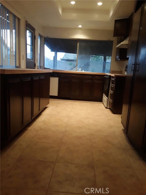 Detail Gallery Image 4 of 13 For 2248 Arrowhead Ave, Rialto,  CA 92377 - 5 Beds | 2 Baths