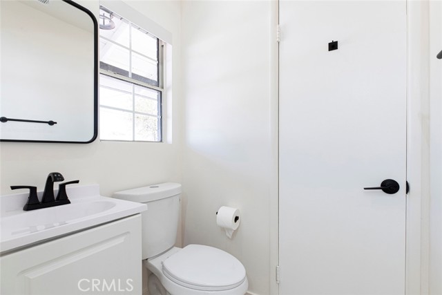 Detail Gallery Image 17 of 27 For 12311 Roscoe Bld, Sun Valley,  CA 91352 - 3 Beds | 2/1 Baths