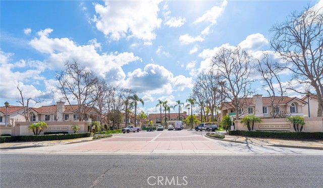 Detail Gallery Image 3 of 42 For 620 Ivywood Ln #F,  Simi Valley,  CA 93065 - 3 Beds | 2/1 Baths