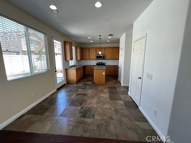 Detail Gallery Image 25 of 42 For 1911 Cefalu Ct, Riverside,  CA 92507 - 5 Beds | 2/1 Baths