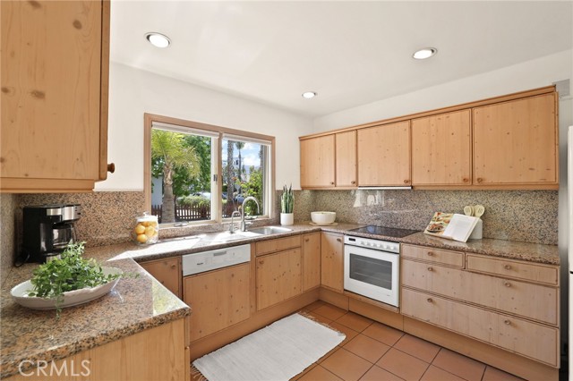 Detail Gallery Image 15 of 54 For 302 15th St, Seal Beach,  CA 90740 - 3 Beds | 2 Baths
