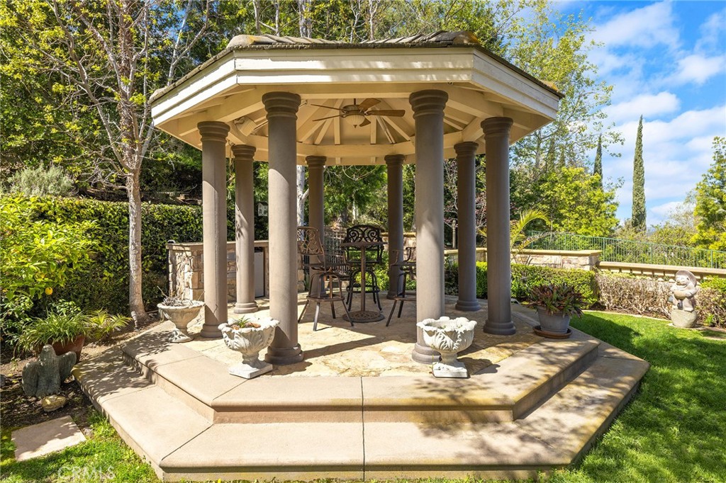 https://media.crmls.org/medias/c12cd149-ab29-4e37-8097-9646c404d711.jpg?preset=X-Large