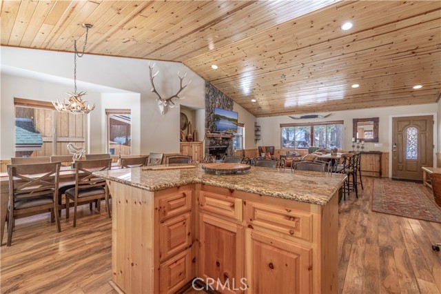 Detail Gallery Image 36 of 65 For 424 Mountainaire Ln, Big Bear Lake,  CA 92315 - 3 Beds | 2 Baths