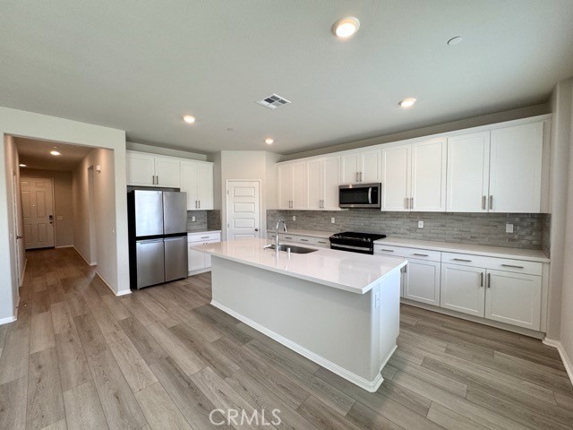 Detail Gallery Image 10 of 44 For 19401 Brush Creek Ave, Lake Elsinore,  CA 92532 - 4 Beds | 3 Baths