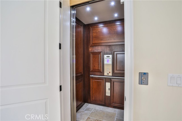 Detail Gallery Image 14 of 66 For 22477 Boating Way, Canyon Lake,  CA 92587 - 3 Beds | 4 Baths