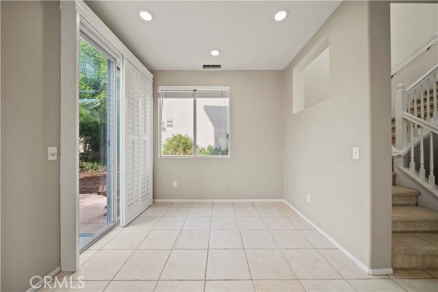 Detail Gallery Image 10 of 43 For 28412 Mayfair Dr, Valencia,  CA 91354 - 3 Beds | 2/1 Baths
