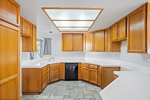 Detail Gallery Image 10 of 61 For 23805 Lake Vista Dr, Moreno Valley,  CA 92557 - 3 Beds | 2/1 Baths