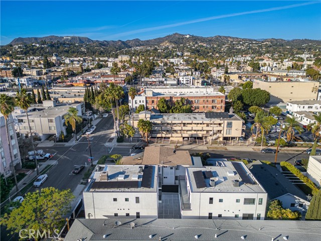 Detail Gallery Image 5 of 36 For 1342 Kingsley #1,  Los Angeles,  CA 90027 - 4 Beds | 4/1 Baths