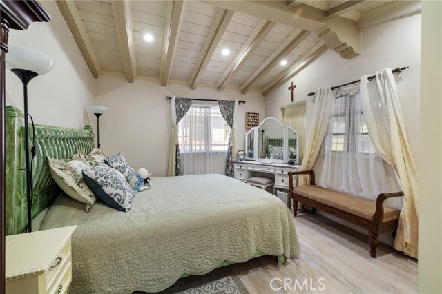 1729 W 51st Place, Los Angeles CA: https://media.crmls.org/medias/c132c306-5f19-457b-ba33-34156eea220f.jpg