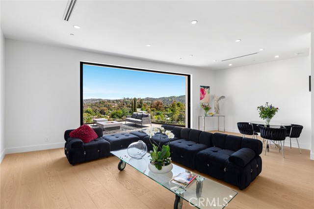 Detail Gallery Image 11 of 58 For 5134 Medina Rd, Woodland Hills,  CA 91364 - 5 Beds | 5/1 Baths
