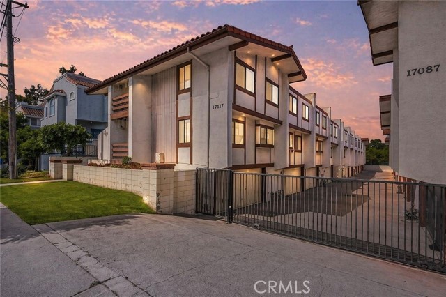 Front Image Thumbnail for CRDW26085378