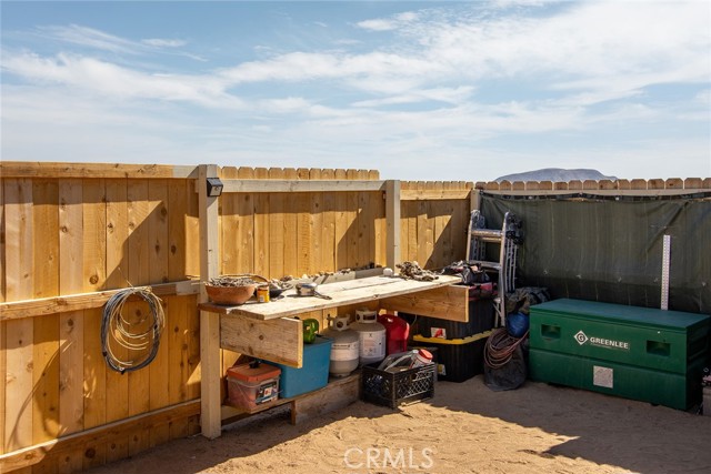 1234 Castillo Road, Landers CA: https://media.crmls.org/medias/c13395e8-2294-4c7a-ac3c-5b436dd92091.jpg