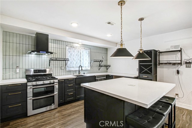 Detail Gallery Image 9 of 25 For 458 Termino, Corona,  CA 92879 - 4 Beds | 2 Baths