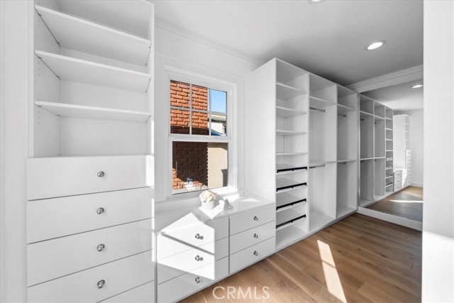 1000 The Strand, Manhattan Beach CA: https://media.crmls.org/medias/c13458f4-5527-44c6-b188-302ef35865e9.jpg