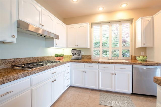 Detail Gallery Image 6 of 16 For 3572 Shadowtree Ln, Chico,  CA 95928 - 3 Beds | 2 Baths