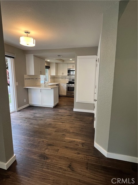 21552 Sterling Drive, Lake Forest CA: https://media.crmls.org/medias/c13510d8-15f7-4aec-9261-5a6edf8ef5ad.jpg