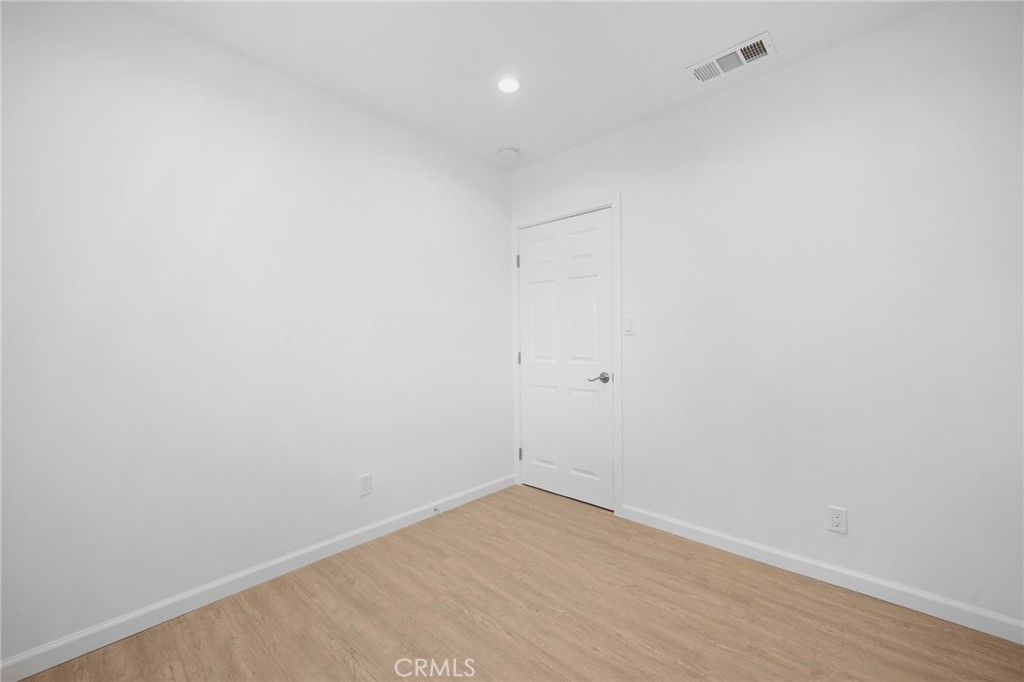 https://media.crmls.org/medias/c1352944-5679-40ae-a466-c9f6fd2352e5.jpg?preset=X-Large