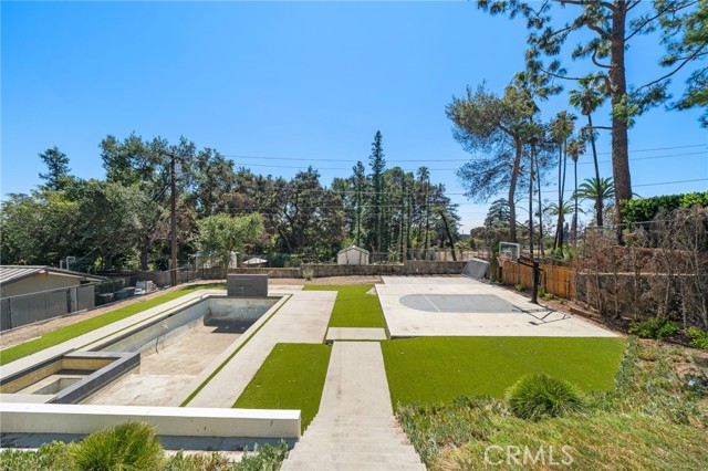 1400 E Palm Street, Altadena CA: https://media.crmls.org/medias/c1358211-b81a-484e-b1bc-07fd0449f8e1.jpg