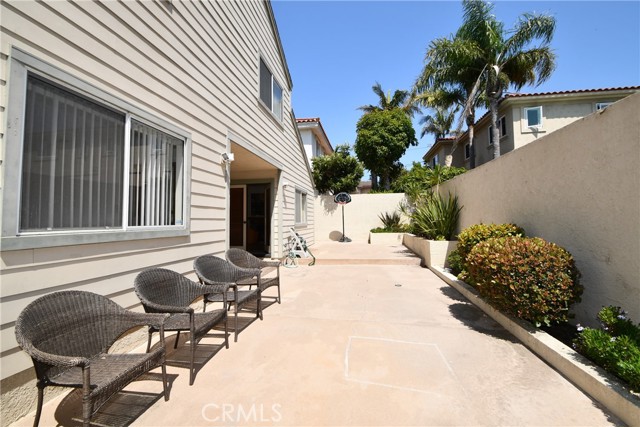 Detail Gallery Image 12 of 28 For 1920 Havemeyer Ln Unit B, Redondo Beach,  CA 90278 - 4 Beds | 2/1 Baths