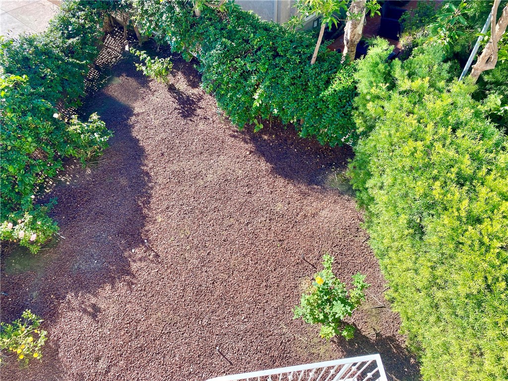 https://media.crmls.org/medias/c135a70d-8e7b-4bfe-b836-633293277b6a.jpg?preset=X-Large