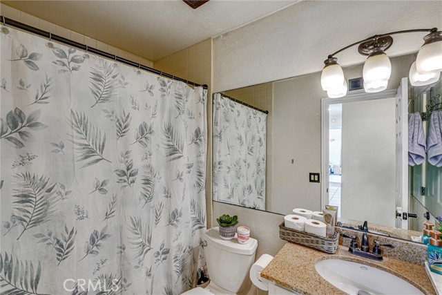 Detail Gallery Image 11 of 26 For 25561 Novela Way, Valencia,  CA 91355 - 4 Beds | 2 Baths