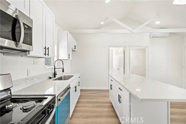 Detail Gallery Image 7 of 30 For 7950 Di Francesco St, Apple Valley,  CA 92308 - 3 Beds | 2 Baths
