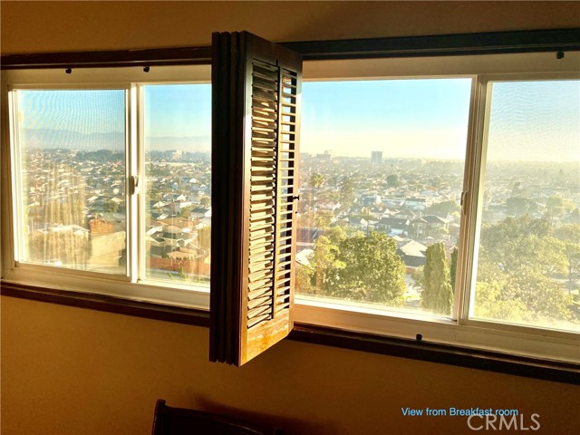 City and mountain views for breakfast!