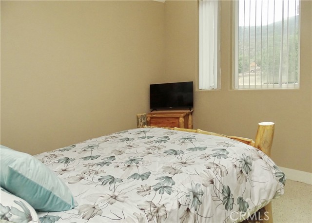 Detail Gallery Image 22 of 41 For 2097 Fox Ln, Big Bear City,  CA 92314 - 4 Beds | 3/1 Baths