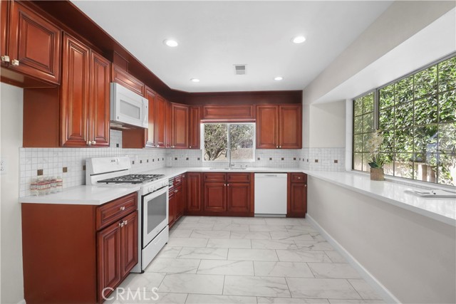 Detail Gallery Image 20 of 31 For 3333 N Los Coyotes Diagonal, Long Beach,  CA 90808 - 3 Beds | 3 Baths