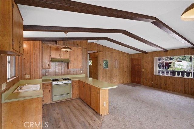 Detail Gallery Image 6 of 26 For 951 Snowbird Rd, Wrightwood,  CA 92397 - 2 Beds | 1 Baths